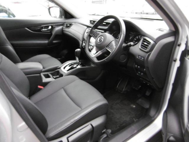 Used Nissan X-Trail 2017 Model Silver color photo:  Interior view image