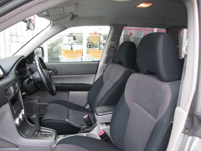 Used Subaru Forester 2006 Model Silver body color photo: Interior view