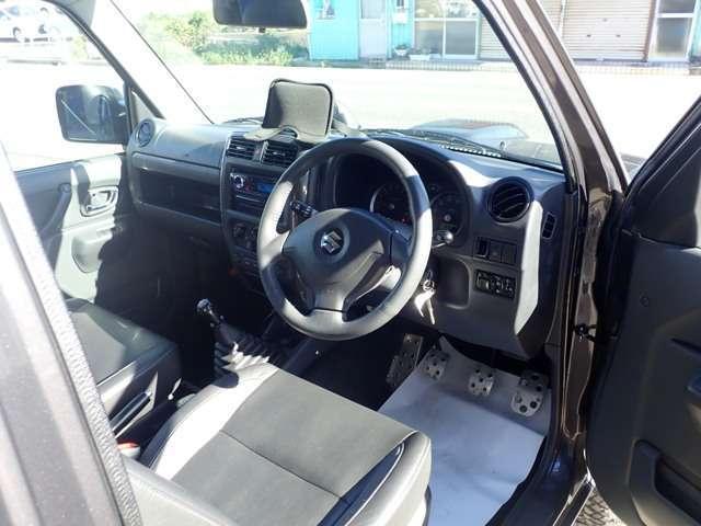 Used Suzuki Jimny, Cross Adventure, Manual Transmission, 2010 Model, Silver color photo: interior view