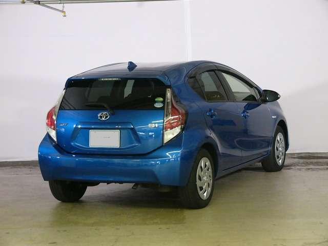 Used Toyota Aqua 2016 model Blue color photo: Back view