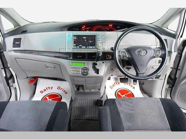 Used Toyota Estima White Pearl body color 2006 model photo: Interior view
