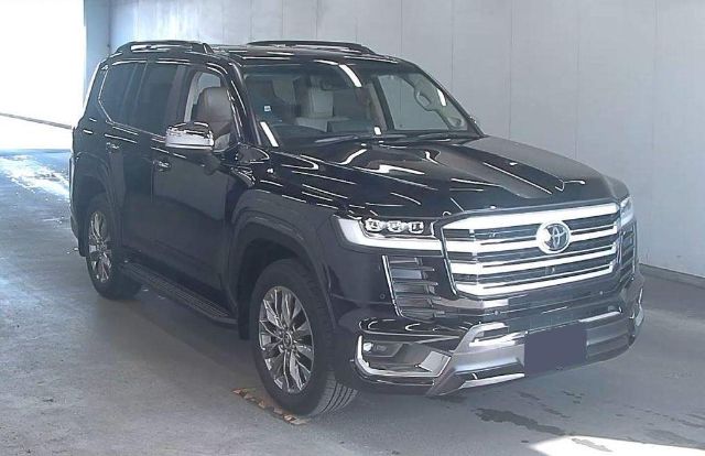 Toyota Land Cruiser-300, 2022 Model, Black color picture: Front view image