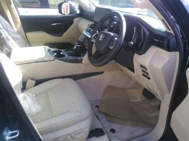 Toyota Land Cruiser-300, 2022 Model, Black color picture: Cockpit view image