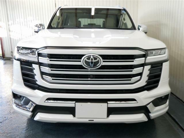 Toyota Land Cruiser-300, 2022 Model, Gasoline Engine, White Pearl color picture: Front view image 2