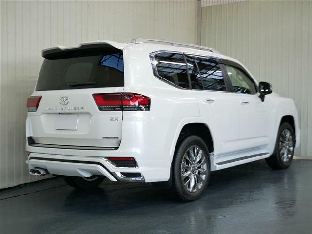 Toyota Land Cruiser-300, 2022 Model, Gasoline Engine, White Pearl color picture: Back view image
