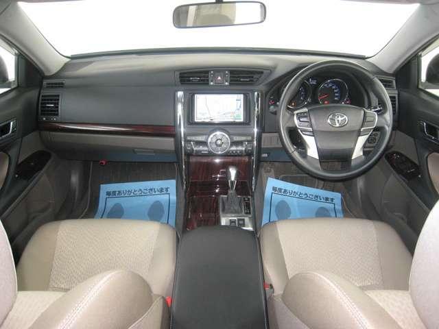 Used Toyota Mark X Silver body color 2011 model photo: interiorview