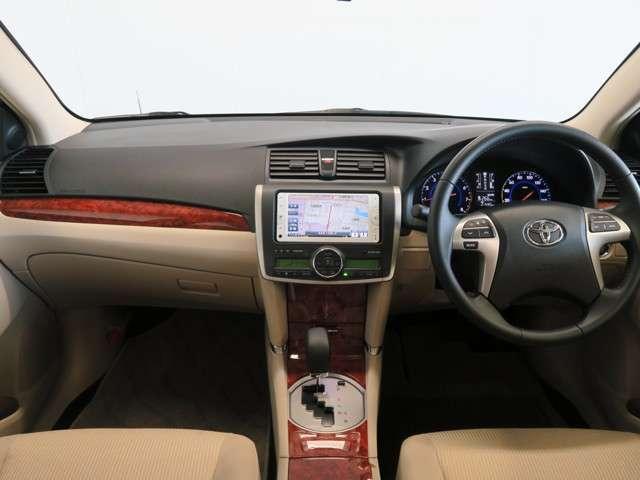 Used Toyota Premio White Pearl body color 2013 model photo: Interior view