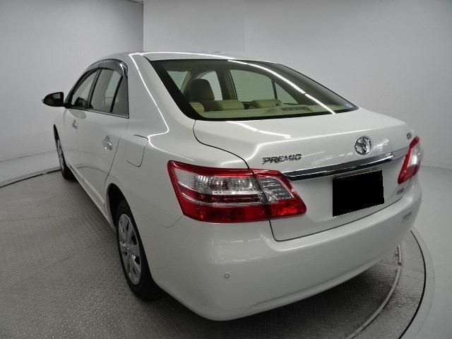 Used Toyota Premio White Pearl body color 2015 model photo: Back view