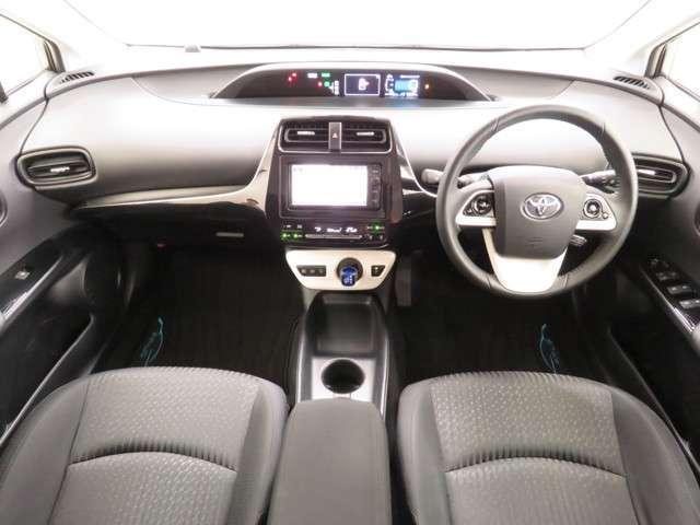 Used Toyota Prius 2016 Model White Pearl color picture: Interior view