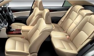 Leather Seats & Seat Heater US$ 3,300